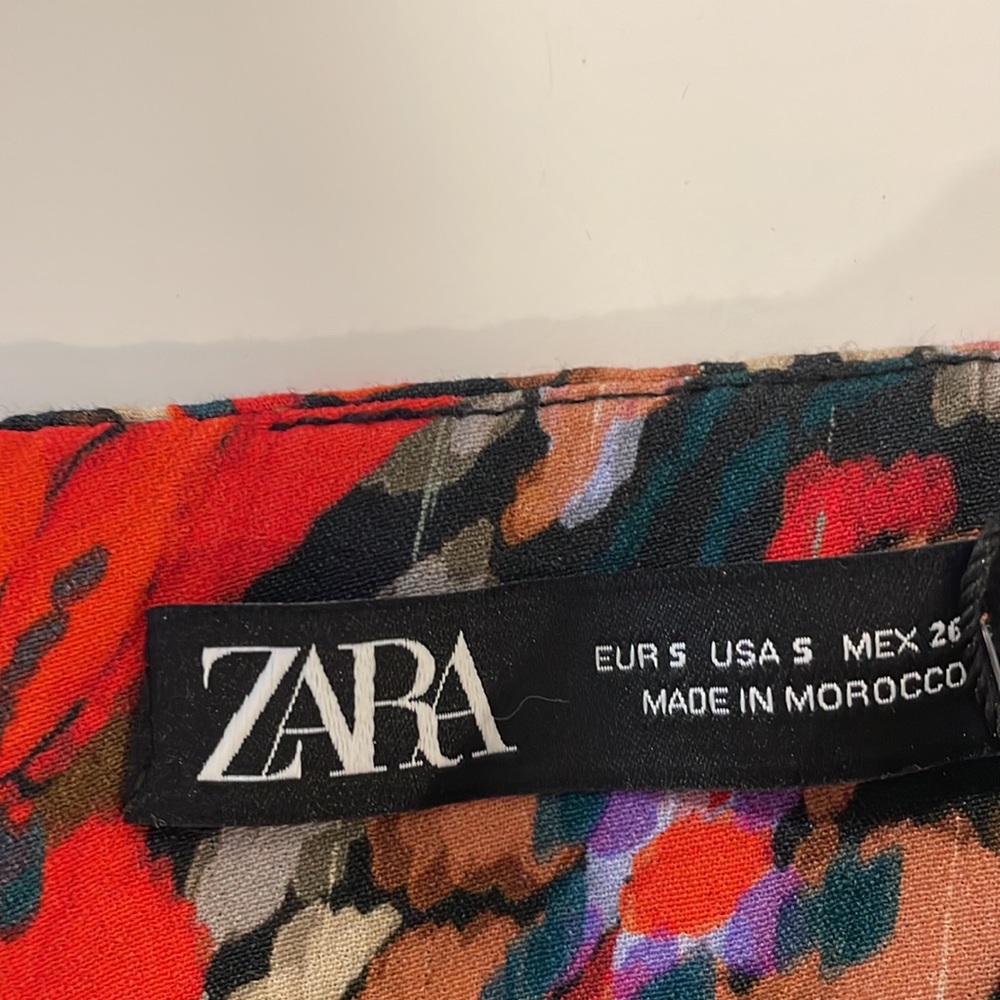 NWT Zara High Waisted Mini Skirt Black & Red Floral Print Ruffles in size Small - Picture 6 of 10
